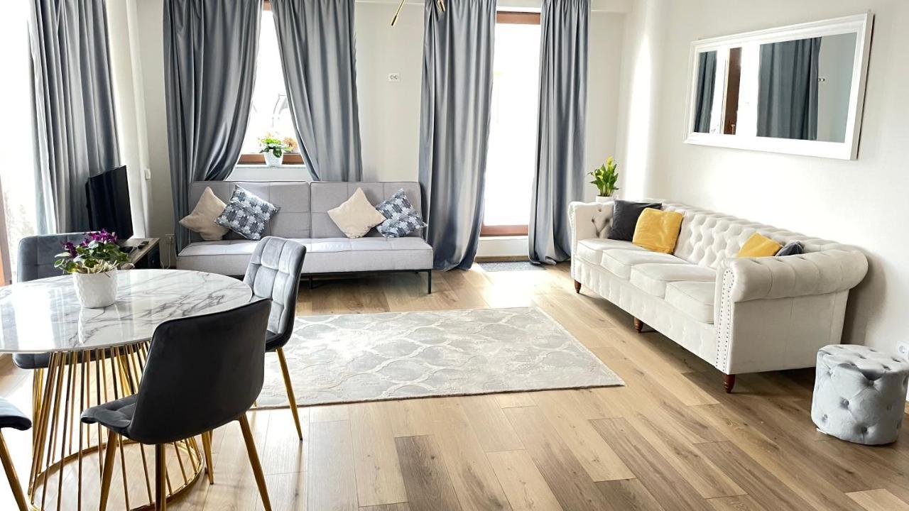Londof Luxury Apartments - With A Panoramic View Over The City Braşov Eksteriør bilde